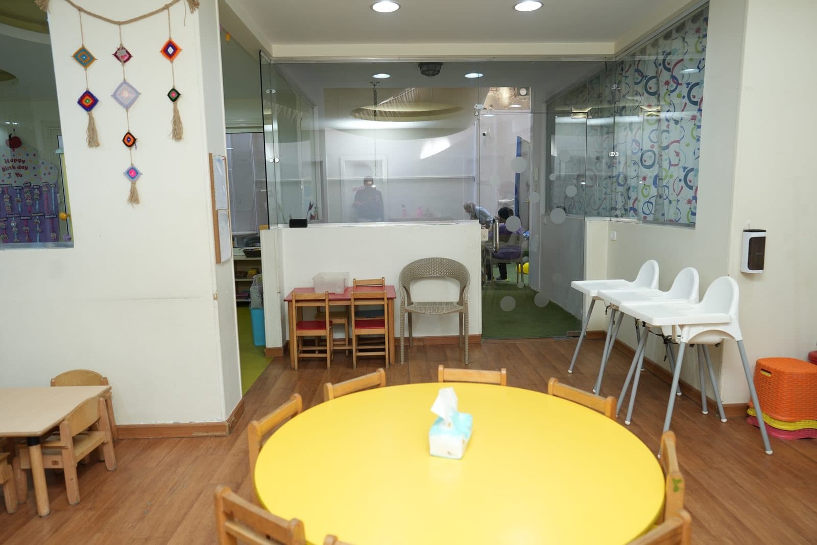 The dining area with its round table, child-height chairs and high chairs
